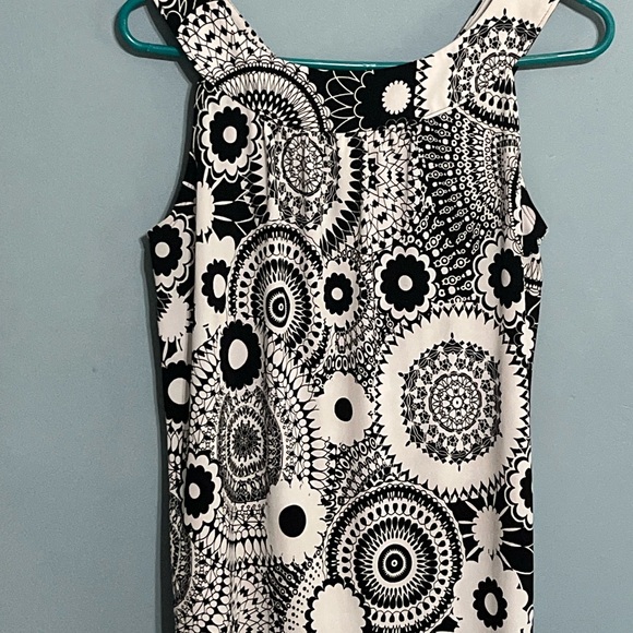 SELLING CATO TOP FOR WOMEN SIZE M BLACK AND WHITE FLORAL SLEEVELESS USED - Picture 13 of 13